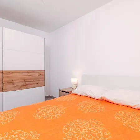 Manuela 아파트 풀라